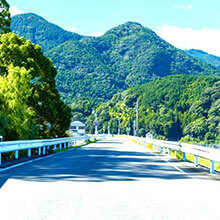 車と書類の写真